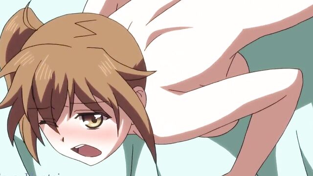 Счастливый парнишка ебется с кузиной и подружкой