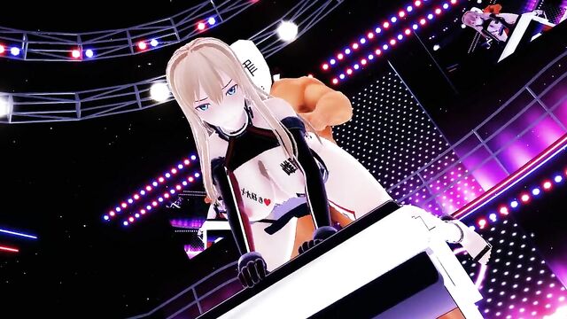 Заводная шлюха в униформе трахается на сцене с клиентом