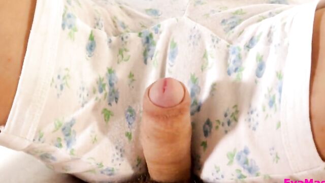 Дрочит большой хер парня ножками в носках