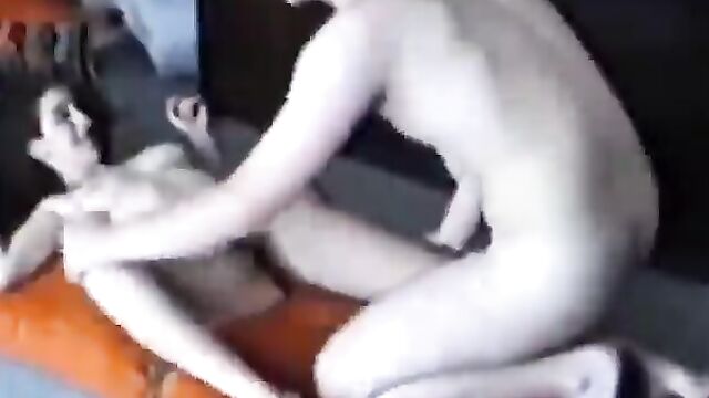 Заводная русская пара страстно ебется на квартире