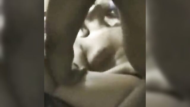 Зрелая жена изменяет мужу с негром и глотает сперму