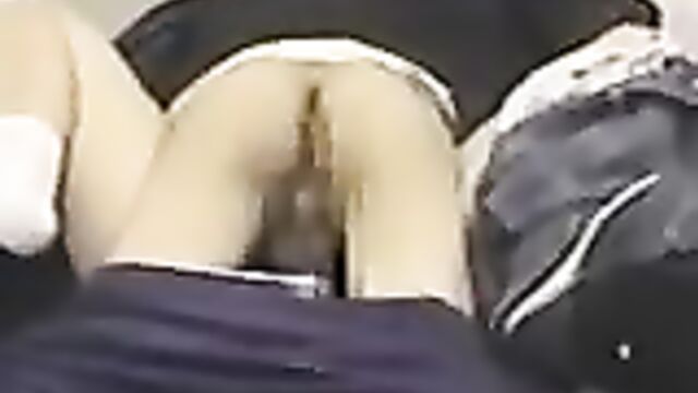 Молодые азиаты любят секс в публичных местах