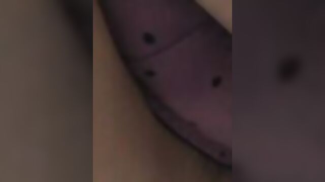 Молодая азиатка в короткой юбке засветила трусики в магазине