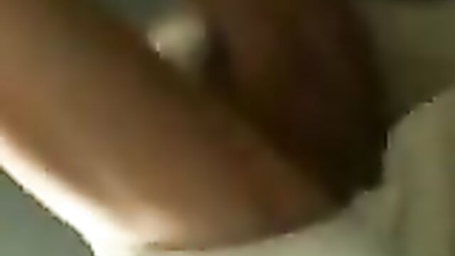 Красивая выбритая пизда моей мамы