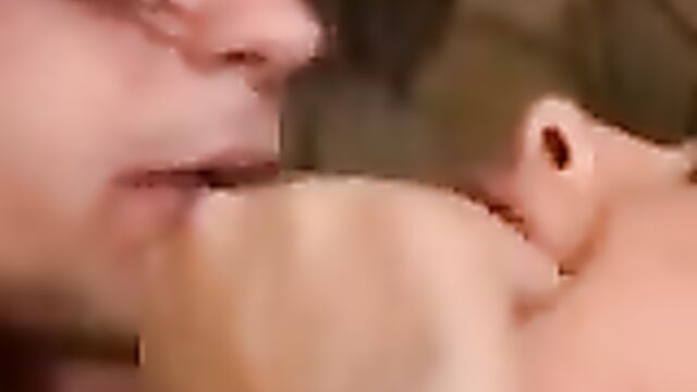 Сладко выебал русую любовницу и накормил спермой