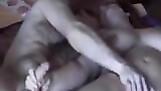 Обильно кончил в пизду жирной любовнице