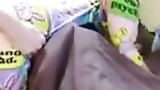 Тощий парень ставит сестру раком и ебет пока нет родителей