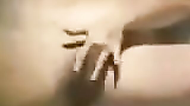 Возбужденная жирная мамочка дрочит пизду на пляже