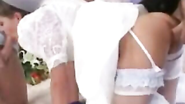 Яркий групповой секс с невестой перед свадьбой