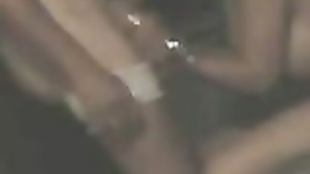 Высокая проститутка с отвисшими дойками дрочит и сосет клиенту