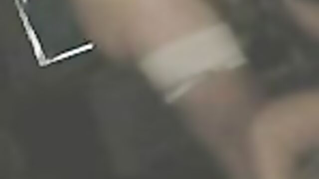 Высокая проститутка с отвисшими дойками дрочит и сосет клиенту