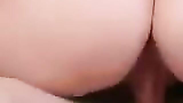 Пьяная русская мать ебется с сыном на диване