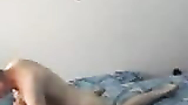 Возбужденный очкастый папочка выебал дочурку пока небыло жены