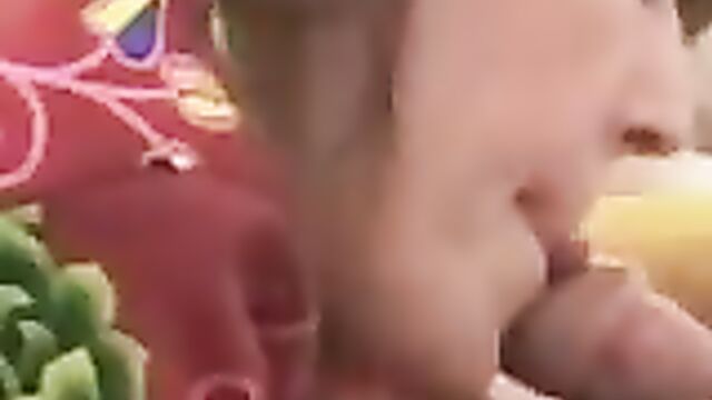 Милфу жестко трахают пьяные друзья ее сына