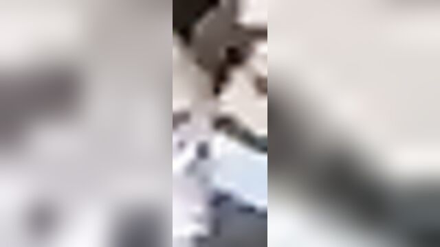 Снимает на телефон ебущуюся на улице парочку