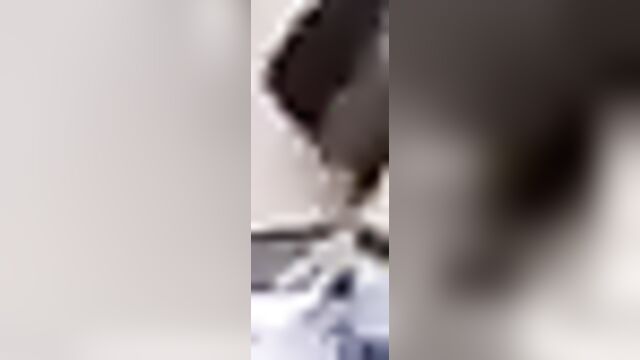 Снимает на телефон ебущуюся на улице парочку