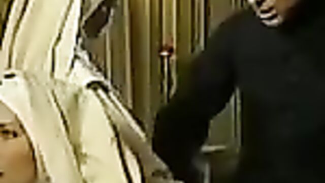 Монашки ебутся со священником и занимаются фистингом