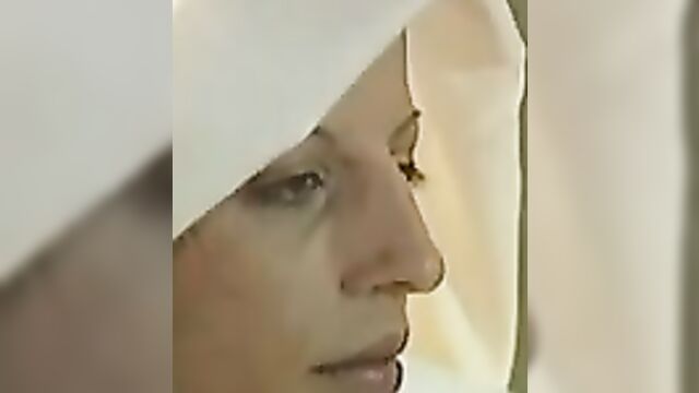 Монашки ебутся со священником и занимаются фистингом