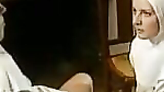 Монашки ебутся со священником и занимаются фистингом