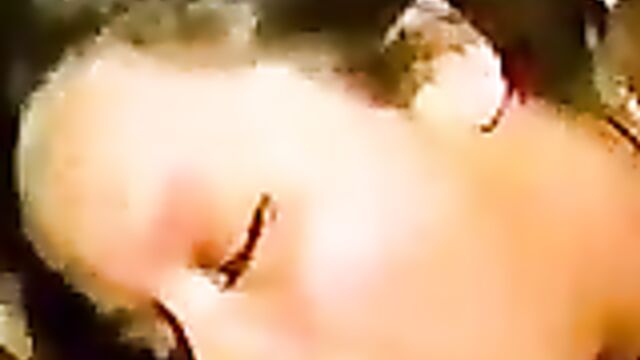 Устроил секс втроем с сестрами лесбиянками