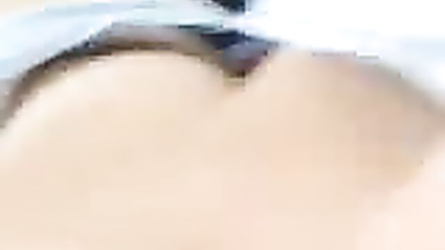 Тайком снимает на камеру сиськи пассажирки в автобусе