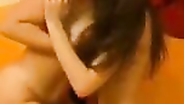 Русская шлюха соблазнила мачеху на лесбийский секс