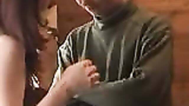 Трахает сексуальную мачеху во время отдыха на даче