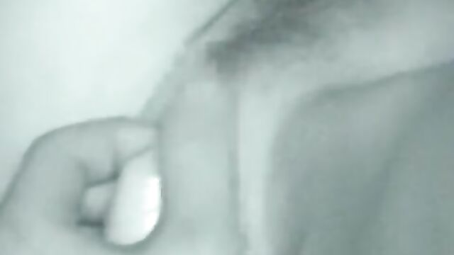 Пацан трахает молодую девчонку ночью в машине