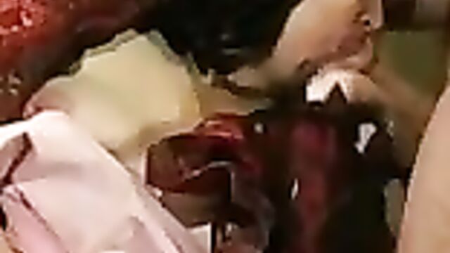 Пацан вылизал пизду бабке и жестко оттрахал ее