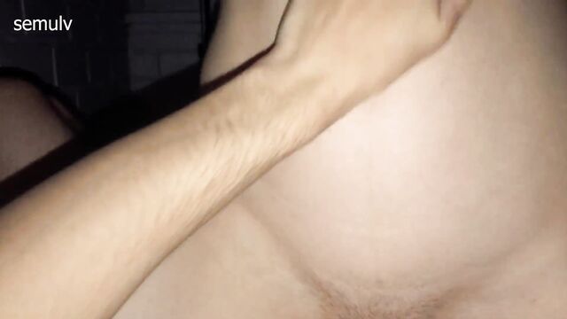 Снял девушку на вечеринке и трахнул в гардеробной