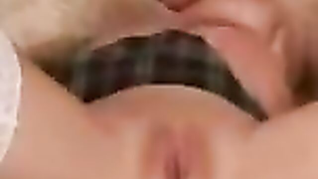 Отчим отымел молодую падчерицу в аппетитную задницу