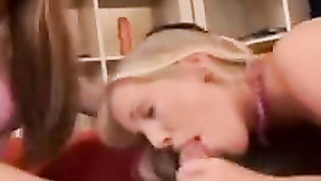 Пацан жестко разъебывает двум роскошным шлюхам анал