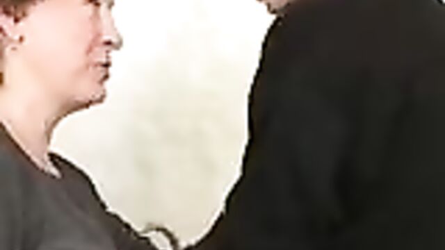 Русские отец с сыном садят на хуй маму и сестру