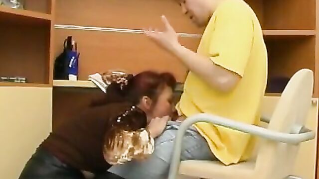 Застала пасынка за онанизмом и присела на его хуй