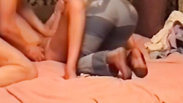 ЖМЖ ебля с двумя русскими шлюхами на свингерской тусовке