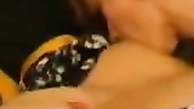 Пацан разбудил мамашу нежным куннилингусом