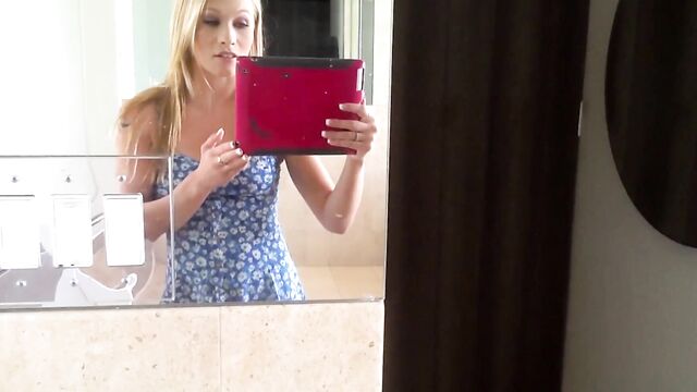 Поймала двоюродную сестру на дрочке и вылизала ей пилотку