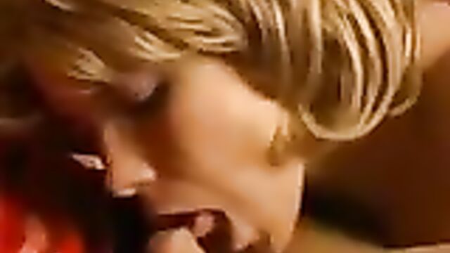 Развратная мамаша полезла спящему сыну в трусы