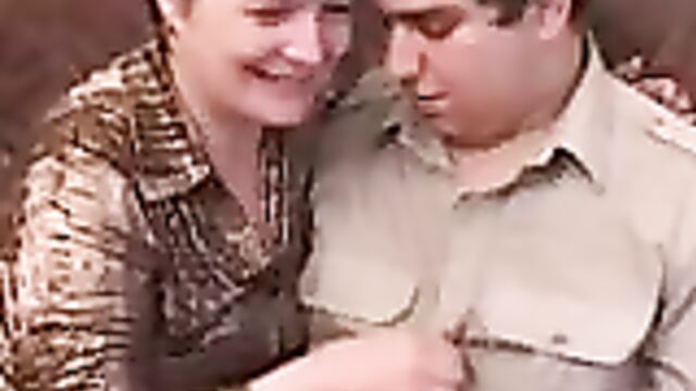 Толстая русская мамаша соблазнила сына идиота