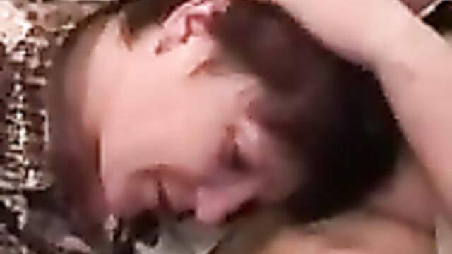 Толстая русская мамаша соблазнила сына идиота