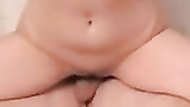 Старый русский отец вылизал дочке пизду и засадил между ног