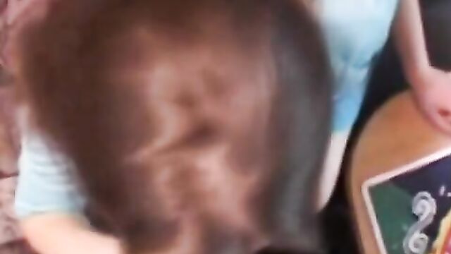 Пухлая сестра с натуральными сиськами чувственно ебется с братом