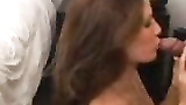 Сынишка кончил в пизду романтичной маме