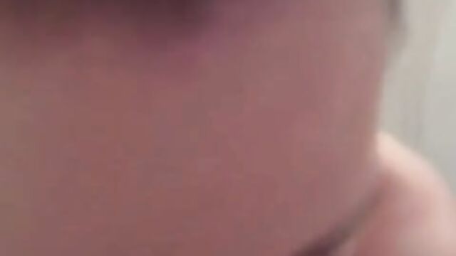 Привлекательная сестренка с классным телом отсосала брату и села на хуй