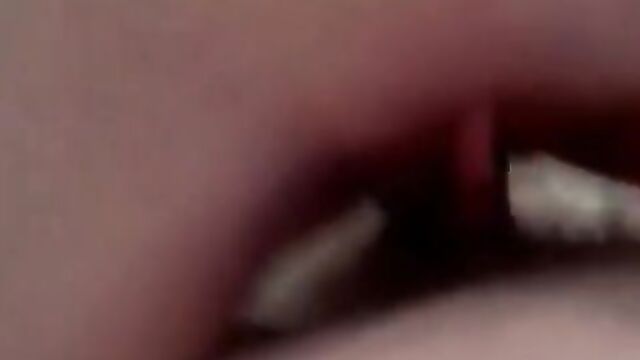 Привлекательная сестренка с классным телом отсосала брату и села на хуй