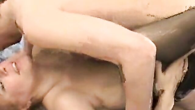 Развратный парень очень грубо поимел зрелую мачеху