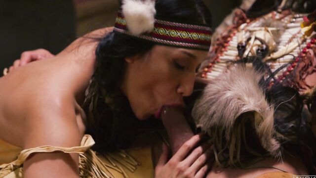 Блондинка вместе с индейской парой занимается сексом