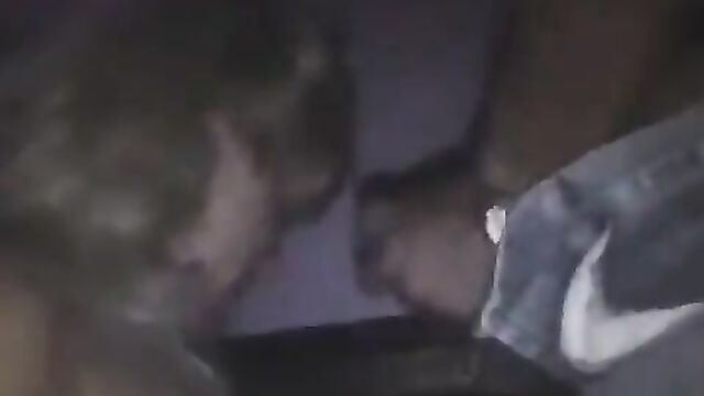 Негры на мобильный телефон снимают минет от развратной блондинки