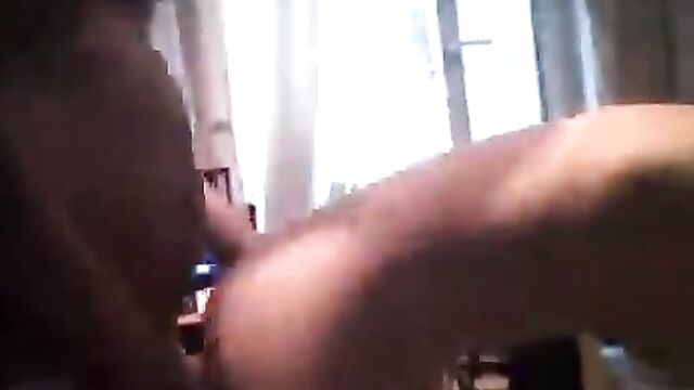 Мужчина снимает любительский секс с подружкой