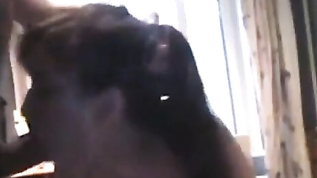 Мужчина снимает любительский секс с подружкой